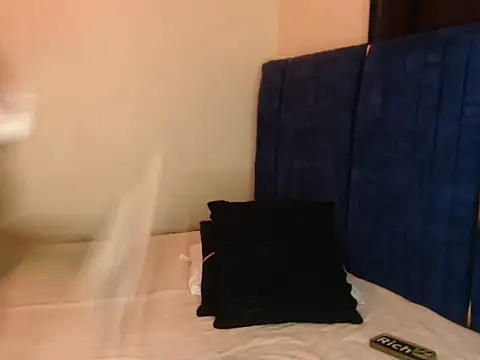 Snapshot of Luxe_glow chatting on May 21, 2026, 2:53 am Luxe glow online show from May 21, 2026, 2:53 am