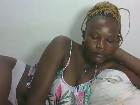 Snapshot of Petitepretty23 chatting on May 21, 2026, 4:54 am Petitepretty23 online show from May 21, 2026, 4:54 am