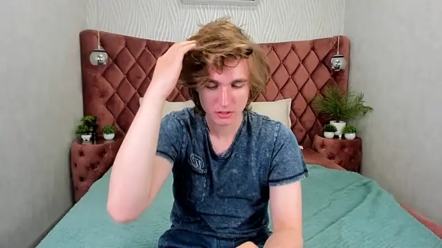 Snapshot of FinnBev chatting on June 7, 2026, 8:14 pm FinnBev online show from June 7, 2026, 8:14 pm