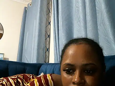 Snapshot of pretty_zii chatting on May 15, 2026, 5:55 pm pretty zii online show from May 15, 2026, 5:55 pm