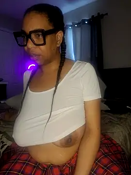 KinkeeKaee online show from May 21, 2026, 3:20 pm
