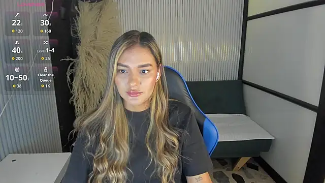 Snapshot of SophieWatson_ chatting on June 18, 2026, 1:49 pm SophieWatson online show from June 18, 2026, 1:49 pm