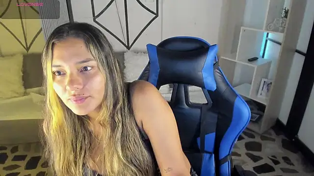 Snapshot of SophieWatson_ chatting on July 10, 2026, 12:38 pm SophieWatson online show from July 10, 2026, 12:38 pm