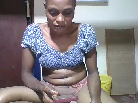 Snapshot of Ebonyqueen4 chatting on July 10, 2026, 2:06 pm Ebonyqueen4 online show from July 10, 2026, 2:06 pm