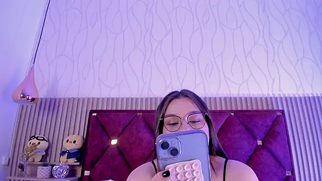 Snapshot of Ivybloom_ chatting on May 22, 2026, 12:25 pm Ivybloom online show from May 22, 2026, 12:25 pm