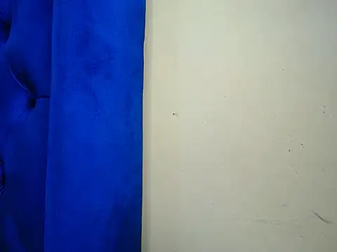 Snapshot of Petitebaibe23 chatting on May 22, 2026, 1:36 am Petitebaibe23 online show from May 22, 2026, 1:36 am