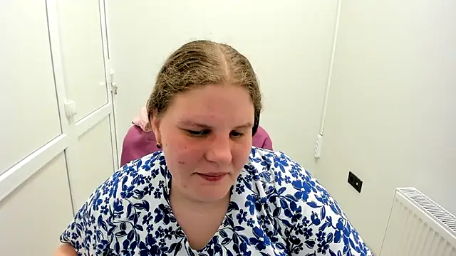 Bella shyy  online show from June 18, 2026, 12:32 pm
