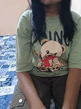 Snapshot of Shanaya_001 chatting on May 24, 2026, 5:40 am Shanaya 001 online show from May 24, 2026, 5:40 am