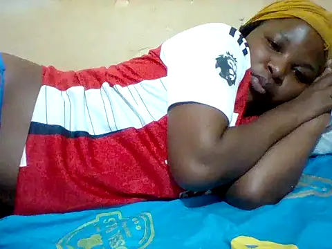 Snapshot of Camilla-Sweets chatting on May 18, 2026, 4:07 am Camilla-Sweets online show from May 18, 2026, 4:07 am