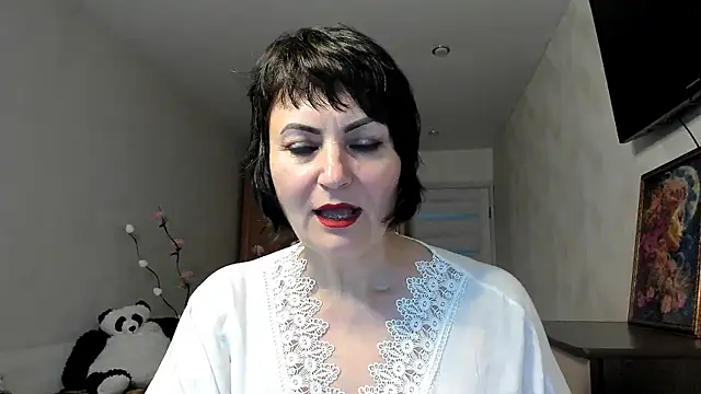 Snapshot of Helen_Beller chatting on May 21, 2026, 7:28 am Helen Beller online show from May 21, 2026, 7:28 am