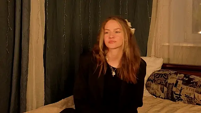 Snapshot of KareyFonger chatting on June 2, 2026, 7:58 pm KareyFonger online show from June 2, 2026, 7:58 pm