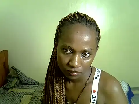 Snapshot of Pearl_petite chatting on July 11, 2026, 2:28 pm Pearl petite online show from July 11, 2026, 2:28 pm