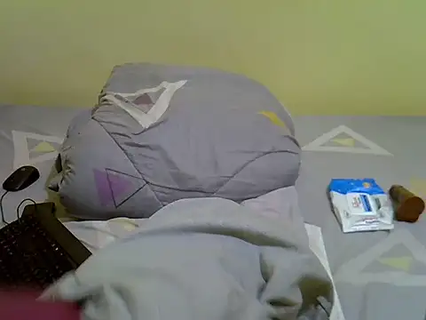 Snapshot of Pearl_petite chatting on June 23, 2026, 5:11 pm Pearl petite online show from June 23, 2026, 5:11 pm