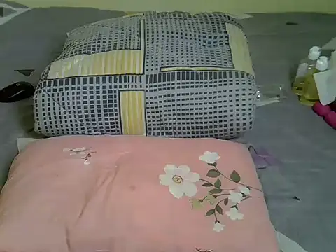 Snapshot of Pearl_petite chatting on June 25, 2026, 8:14 pm Pearl petite online show from June 25, 2026, 8:14 pm