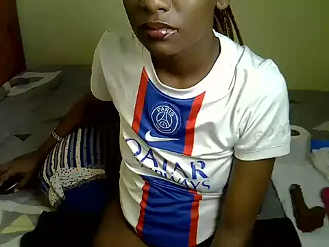 Snapshot of Pearl_petite chatting on July 3, 2026, 7:31 pm Pearl petite online show from July 3, 2026, 7:31 pm