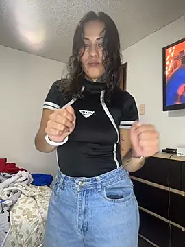 MadisonYoung000 online show from May 27, 2026, 2:02 pm