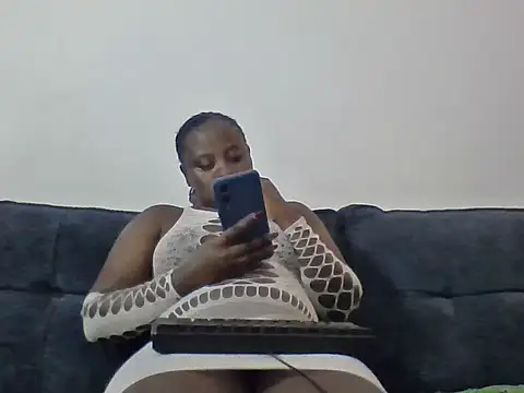 remmy luna2 online show from May 31, 2026, 6:42 pm