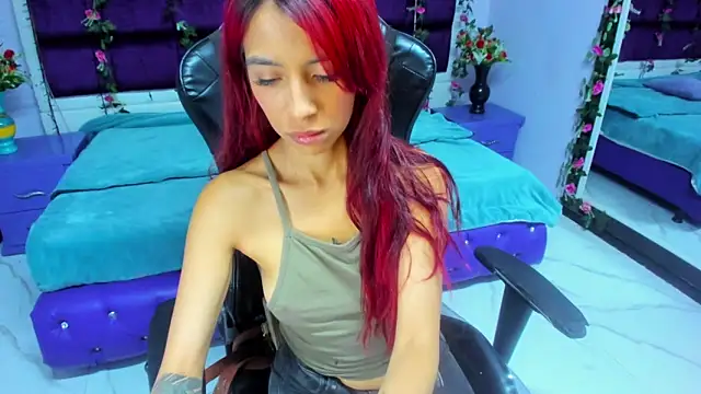 Snapshot of NinaaXXX_ chatting on May 25, 2026, 9:35 pm NinaaXXX online show from May 25, 2026, 9:35 pm