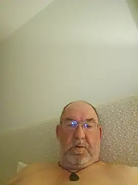 Snapshot of shyguytm chatting on June 22, 2026, 6:27 pm shyguytm online show from June 22, 2026, 6:27 pm