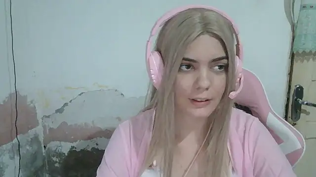 Angel Ristoww online show from June 21, 2026, 2:50 am