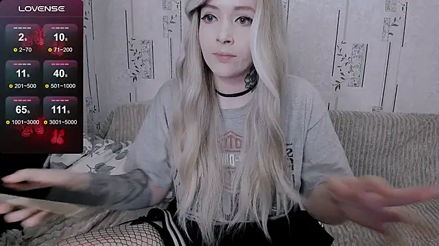 Snapshot of Polly_Megan chatting on May 27, 2026, 8:16 pm Polly Megan online show from May 27, 2026, 8:16 pm