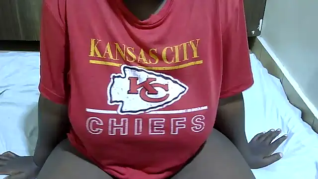 Snapshot of RawHoneyXo- chatting on May 18, 2026, 8:02 pm RawHoneyXo- online show from May 18, 2026, 8:02 pm