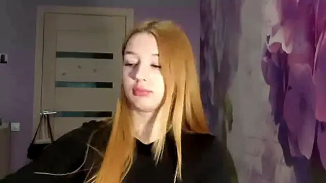 Snapshot of RaeannRoewe chatting on May 31, 2026, 12:11 pm RaeannRoewe online show from May 31, 2026, 12:11 pm
