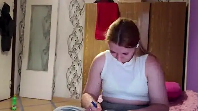 Snapshot of RaeannRoewe chatting on May 28, 2026, 6:36 pm RaeannRoewe online show from May 28, 2026, 6:36 pm