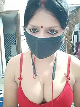 ZOYA-STRIP online show from June 17, 2026, 4:39 pm