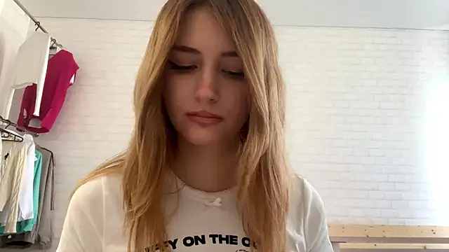 Snapshot of CicelyScolnik chatting on May 31, 2026, 10:43 am CicelyScolnik online show from May 31, 2026, 10:43 am