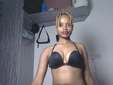 Snapshot of Tempting_Ebony chatting on May 19, 2026, 1:56 am Tempting Ebony online show from May 19, 2026, 1:56 am