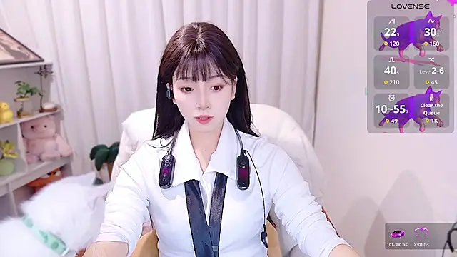 Snapshot of August_cat chatting on July 13, 2026, 9:25 pm August cat online show from July 13, 2026, 9:25 pm