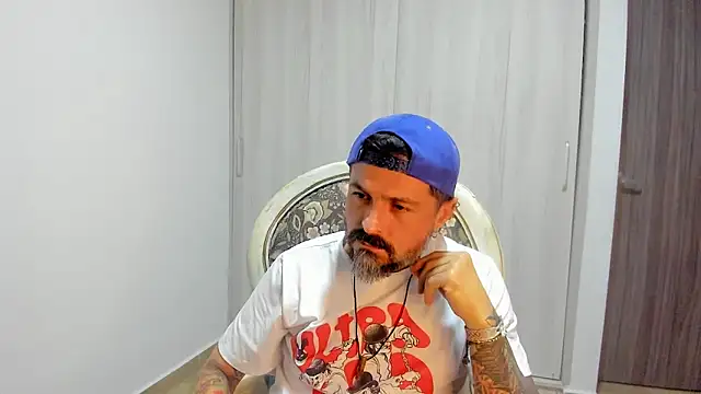 Snapshot of Miguel_angeel_ chatting on June 7, 2026, 3:01 am Miguel angeel online show from June 7, 2026, 3:01 am