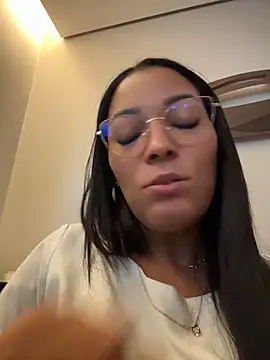 Snapshot of parlia_model chatting on June 1, 2026, 2:39 pm parlia model online show from June 1, 2026, 2:39 pm