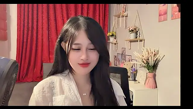 Snapshot of Bee-Cherry chatting on June 30, 2026, 6:41 pm Bee-Cherry online show from June 30, 2026, 6:41 pm