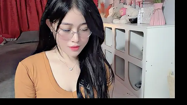 Bee-Cherry online show from May 25, 2026, 5:18 am