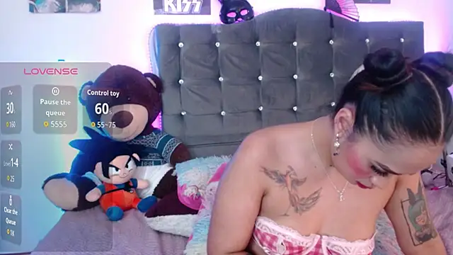 Snapshot of lunabritton chatting on July 7, 2026, 6:47 am lunabritton online show from July 7, 2026, 6:47 am