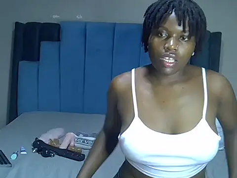 Snapshot of melanin_moon chatting on May 22, 2026, 12:30 am melanin moon online show from May 22, 2026, 12:30 am