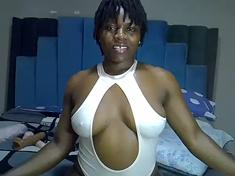 Snapshot of melanin_moon chatting on May 30, 2026, 12:44 pm melanin moon online show from May 30, 2026, 12:44 pm