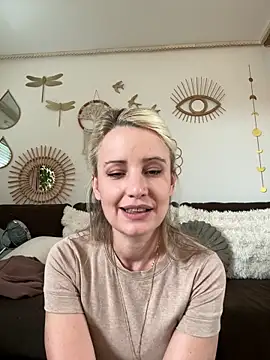 Snapshot of Lilygreen1 chatting on May 19, 2026, 9:16 am Lilygreen1 online show from May 19, 2026, 9:16 am