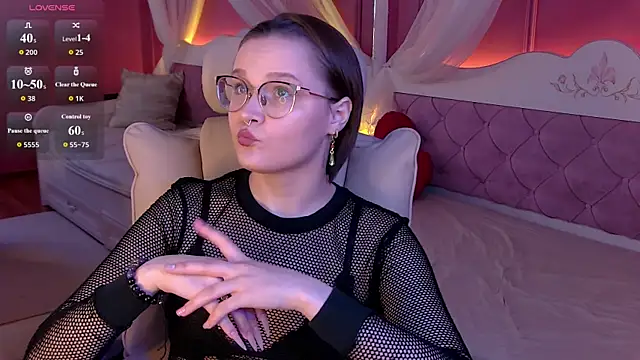 Snapshot of AgnesRay chatting on July 10, 2026, 6:30 pm AgnesRay online show from July 10, 2026, 6:30 pm