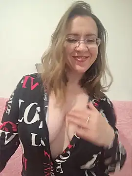 Snapshot of AriaWeston chatting on May 24, 2026, 4:23 am AriaWeston online show from May 24, 2026, 4:23 am