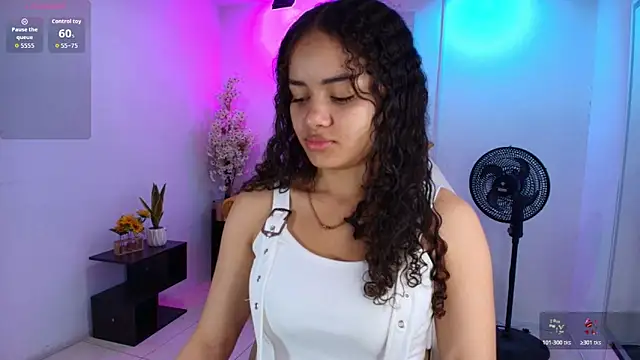 Snapshot of Baby_curly chatting on June 12, 2026, 7:11 pm Baby curly online show from June 12, 2026, 7:11 pm