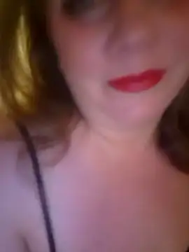 Snapshot of Bigtittymilkmommy chatting on June 21, 2026, 5:35 am Bigtittymilkmommy online show from June 21, 2026, 5:35 am