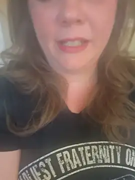 Snapshot of Bigtittymilkmommy chatting on May 20, 2026, 1:57 am Bigtittymilkmommy online show from May 20, 2026, 1:57 am