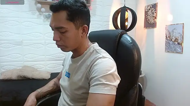 Snapshot of paul_cros chatting on June 15, 2026, 12:38 pm paul cros online show from June 15, 2026, 12:38 pm