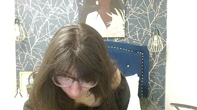 Snapshot of Allyshon_ chatting on May 20, 2026, 8:17 pm Allyshon online show from May 20, 2026, 8:17 pm