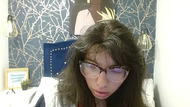 Snapshot of Allyshon_ chatting on May 27, 2026, 7:43 pm Allyshon online show from May 27, 2026, 7:43 pm