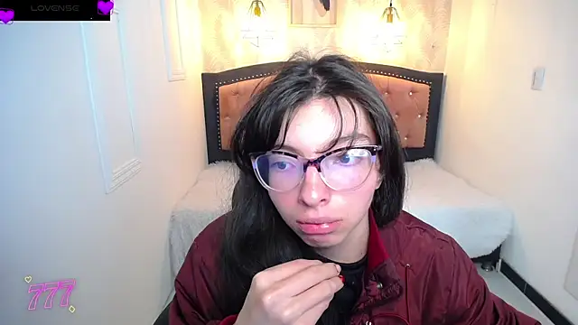 Snapshot of Allyshon_ chatting on July 9, 2026, 8:19 pm Allyshon online show from July 9, 2026, 8:19 pm