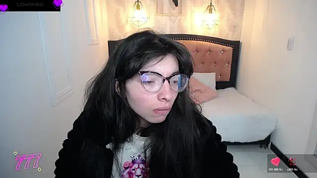 Snapshot of Allyshon_ chatting on July 13, 2026, 8:08 pm Allyshon online show from July 13, 2026, 8:08 pm